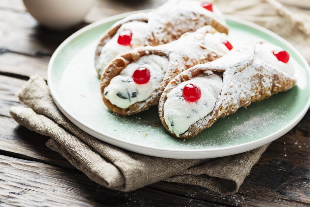 what to know about cannoli